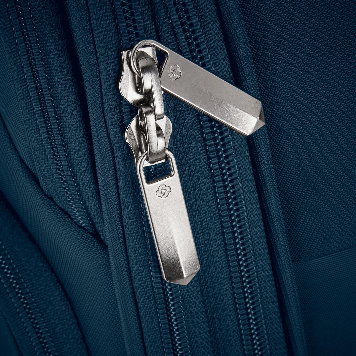 Theorym Softside Medium Spinner