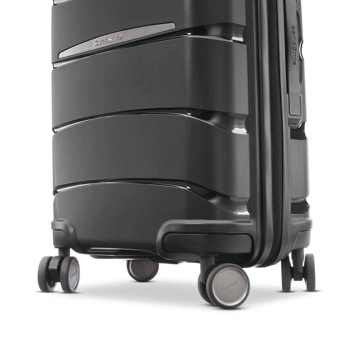 Outline Pro Global Carry-On Spinner