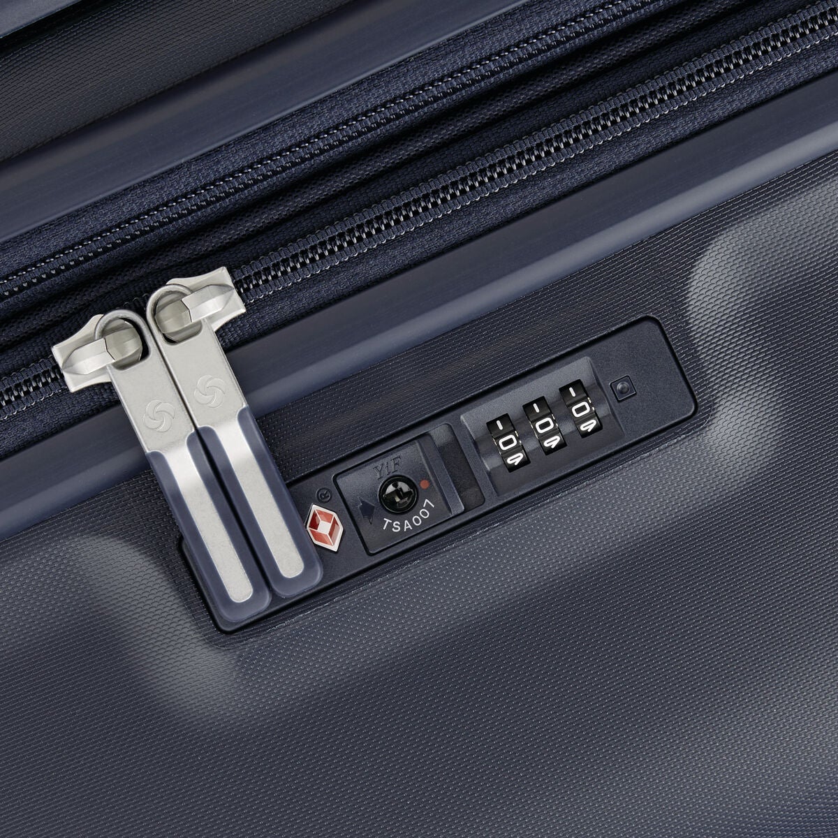 Elevation™ Plus Hardside Medium Glider™