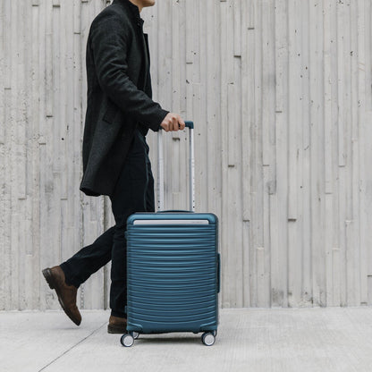 Framelock Max Carry-On Spinner